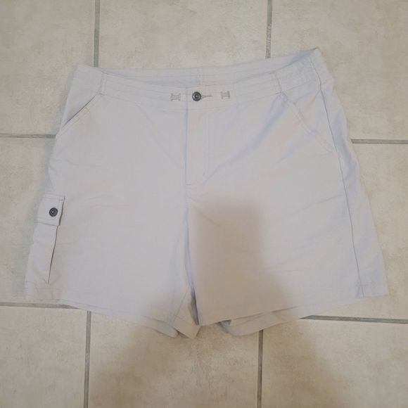 Patagonia Pants - Patagonia Women's Tan Cotton/Polyester Cargo Shorts EUC sz 12